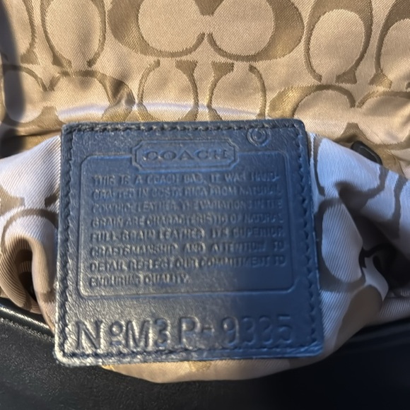 Wary 2000s Coach Leather Purse - Picture 5 of 10